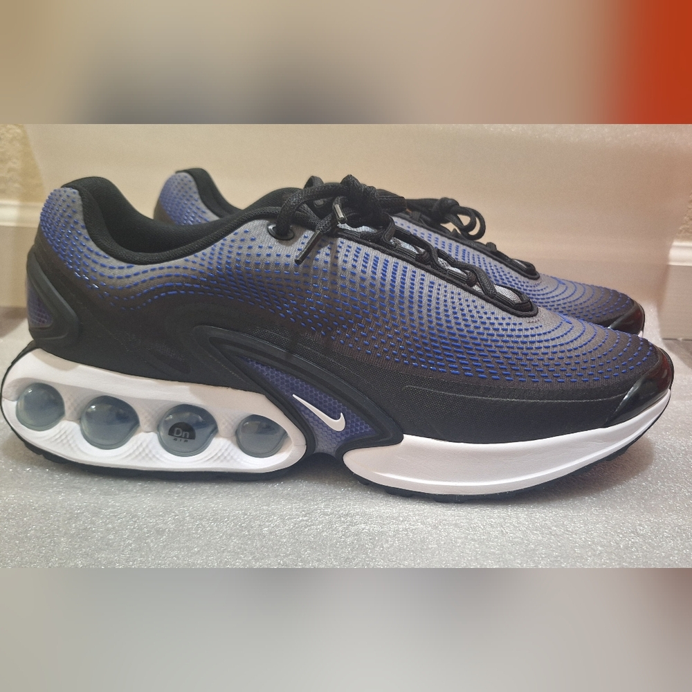 Nike Air Max DN Sneakers - Picture 3 of 6